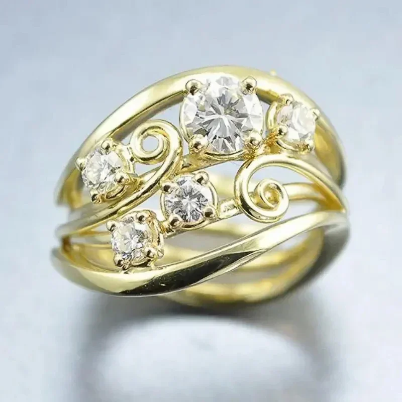 Huitan Anmutige, trendige Ringe mit Zirkonia, hohles Design, bezauberndes Finger-Accessoire, modischer, wunderschöner Verlobungsschmuck