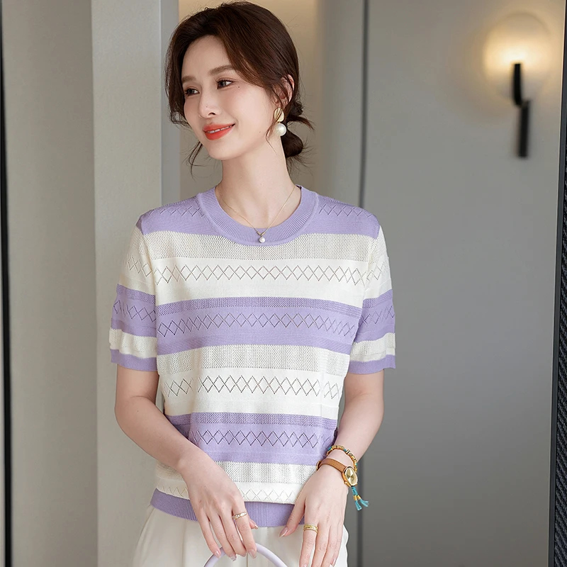 

Ice Silk Stripe Knitted ort Sve T-irt Set for Mom Summer Faionable Loose Fit Two-Piece Women's Clothing Ensemble