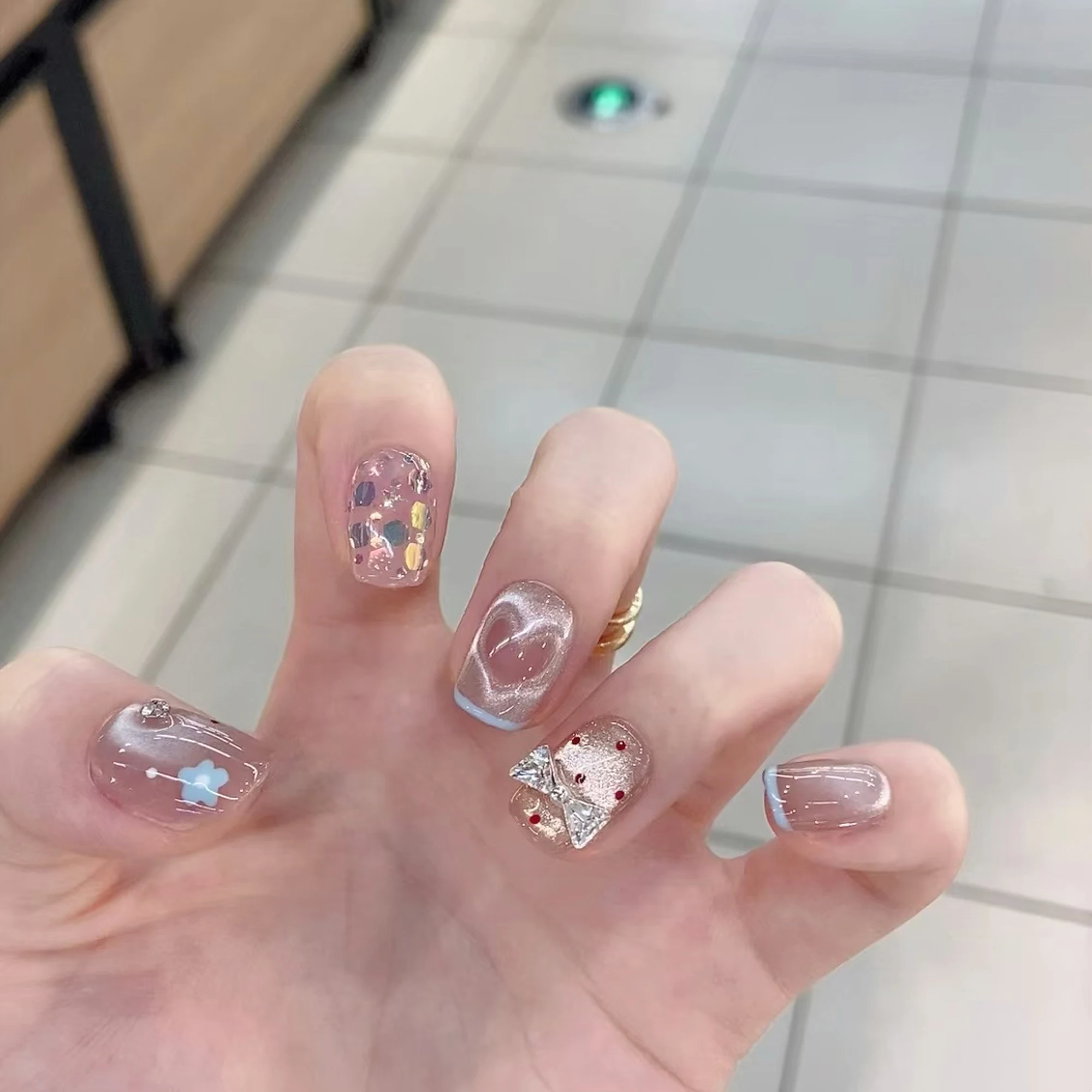10pcs High-end Hand-painted blue small flower summer dopamine cat's eye heart-shaped bow sequins handmade fake nails, A light lu