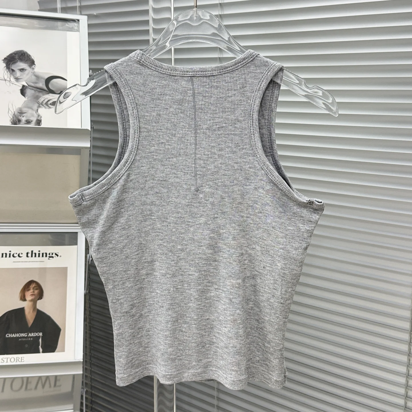 レディース スポーツ ヨガ トップ スリム フィット ベスト 内蔵パッド入り アウトドア スリーブ ラウンドネック Y字型肩紐 ベース インナー ウェア