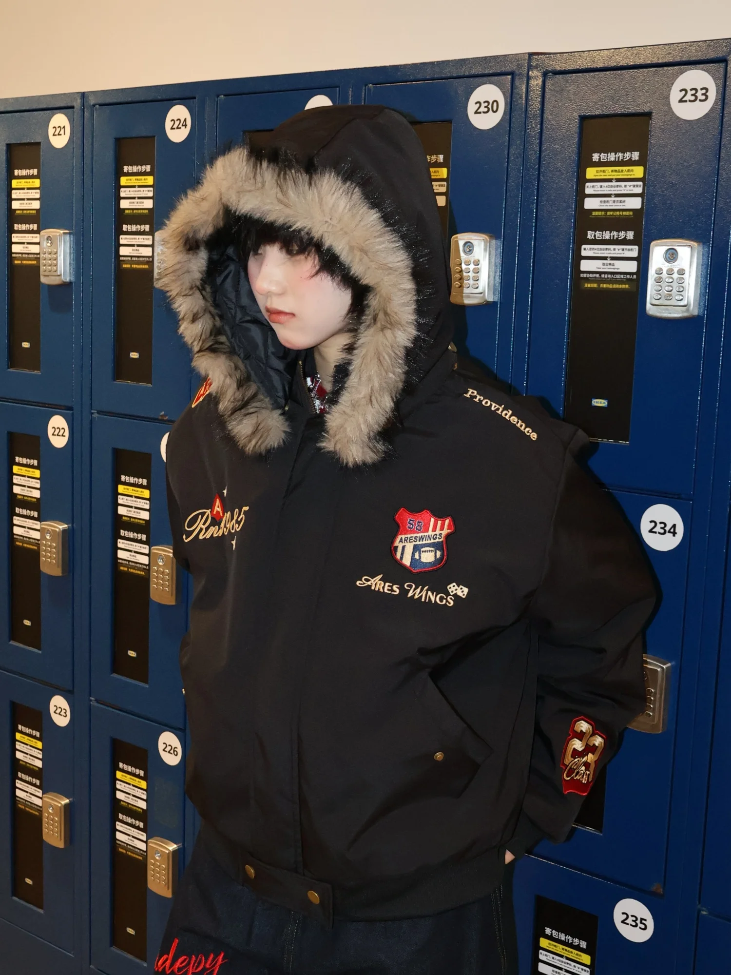 

Мужская утепленная куртка-бомбер из хлопка с капюшоном, уличный стиль, хип-хоп, вышивка, теплый меховой воротник, застежка-молния, стандартный крой