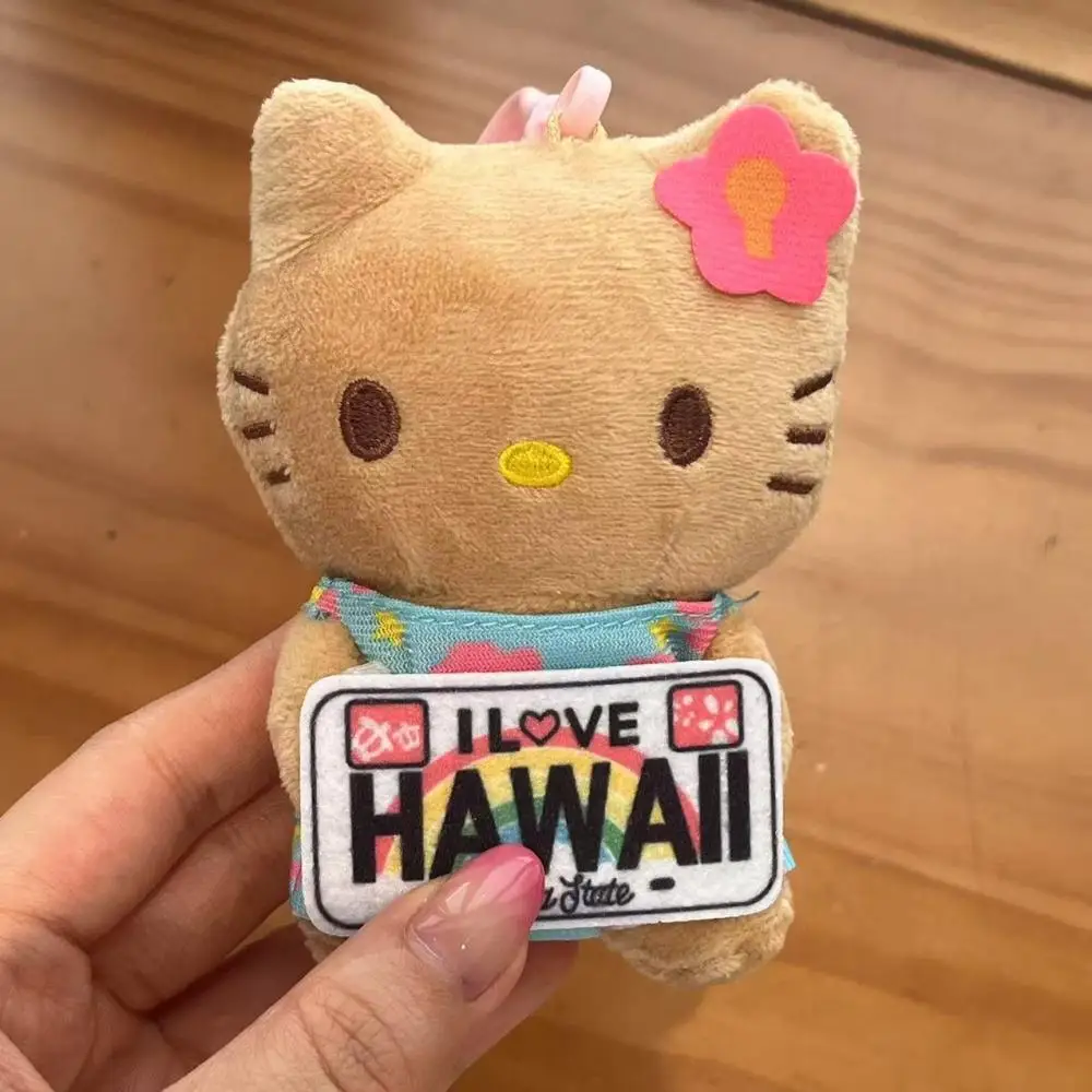 Sanrio peau noire soulève un signe Hello Kitty fille peluche poupée jouet sac à dos pendentif polyvalent décoration à la mode cadeau d'anniversaire