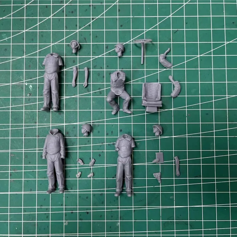 1/35 Resin Figure Model Kit Historical Hobby Military Miniature Truck Soldier 4 People Unassembled and Unpainted Free Shipping