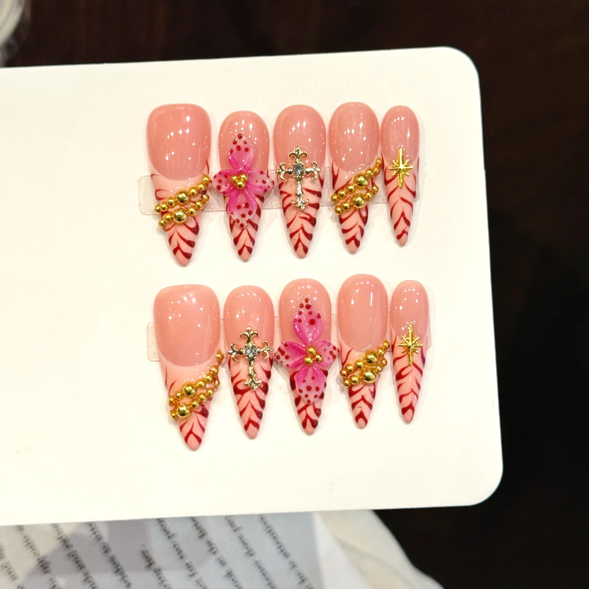

10PCS Stiletto Handmade Press On Nails,Red Stripe Luxury Style,Suitable For Festivals Parties And Daily Wear.