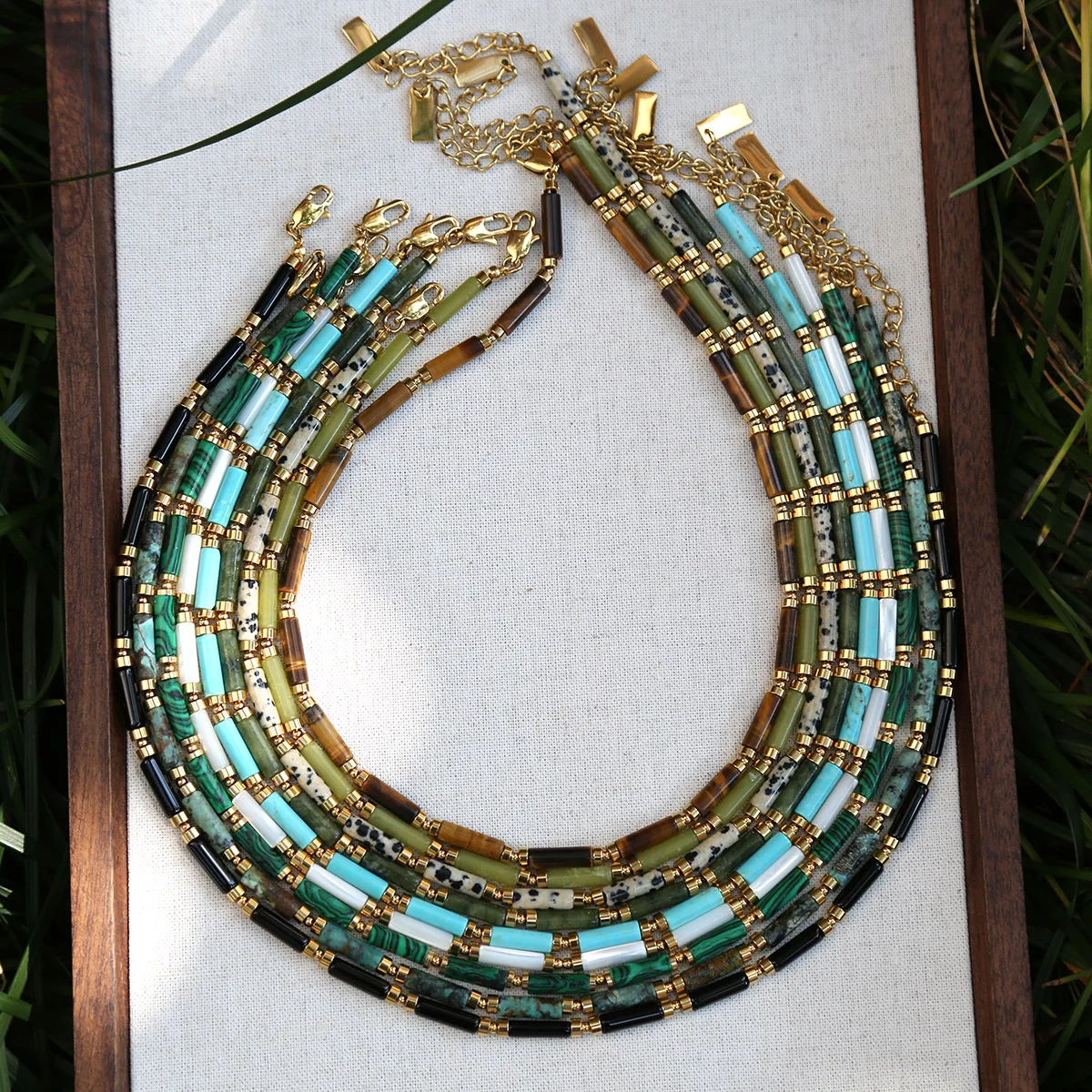 

Ожерелье из натурального малахита, женское легкое роскошное популярное ожерелье дьявола со змеиной костью, свитер с воротником, шейная цепочка