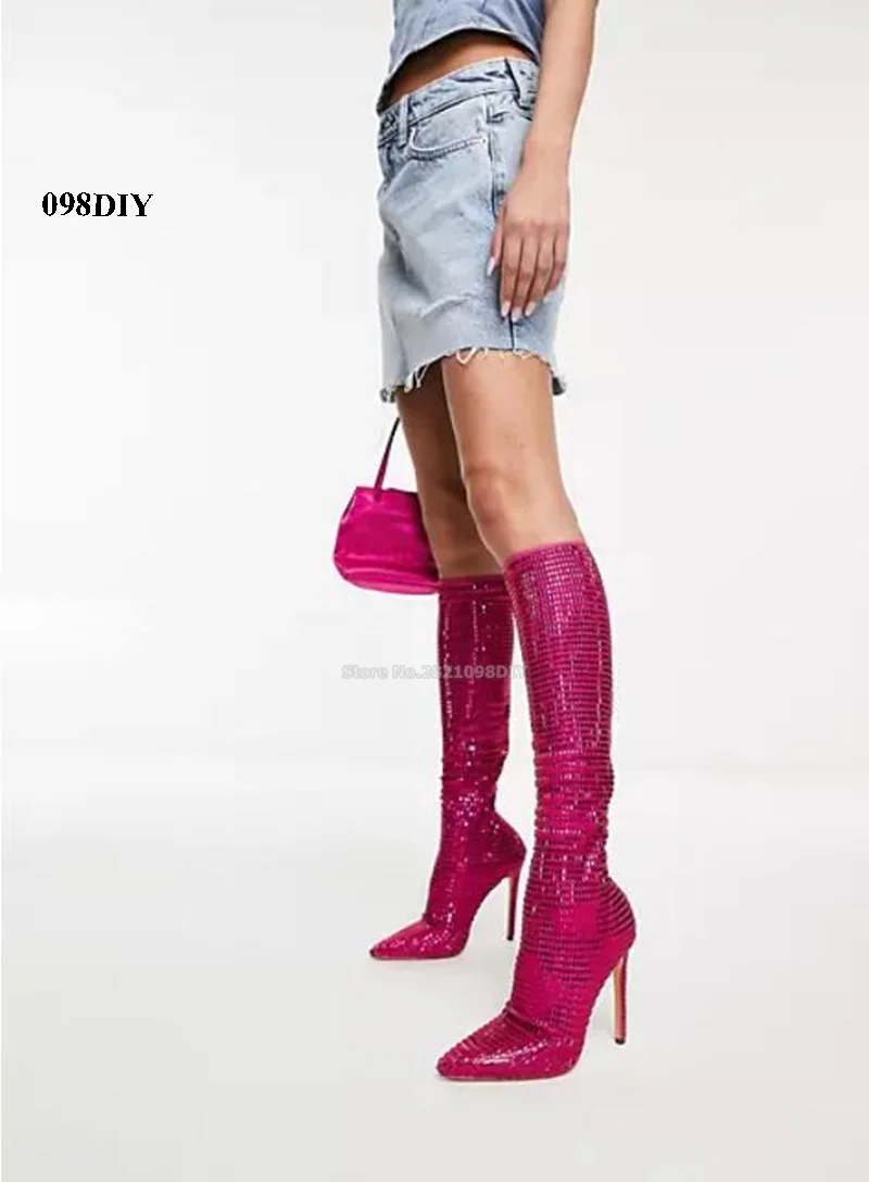 

Розово-розовые тонкие высокие каблуки длиной до колена, женские ботинки с кристаллами, украшенные кристаллами, облегающие туфли на шпильке с острым носком Bota