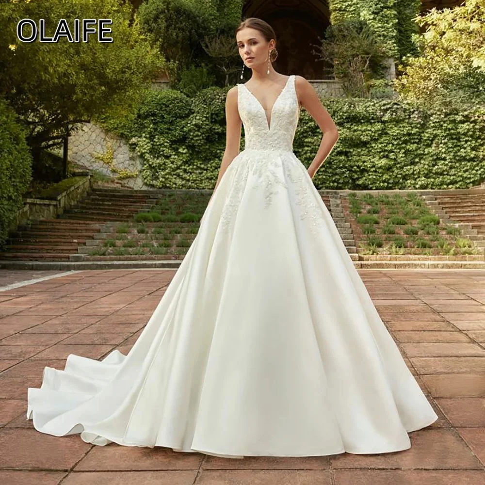 

Olaife Elegant A-Line Satin Wedding Dresses V-Neck BOHO Lace Appliques Backless Sleeveless Princess Bridal Gown Robe De Mariée