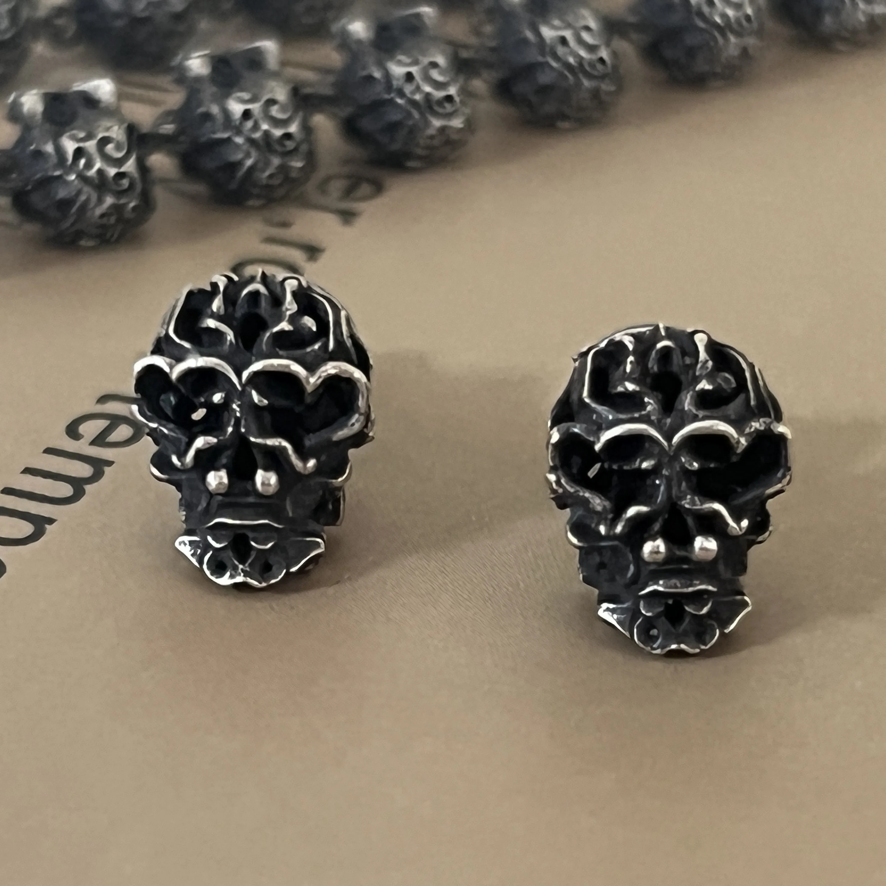 

2025 New Model 925 Silver Skeleton Skull Retro Earrings, Niche Design, High-End Feel Earrings