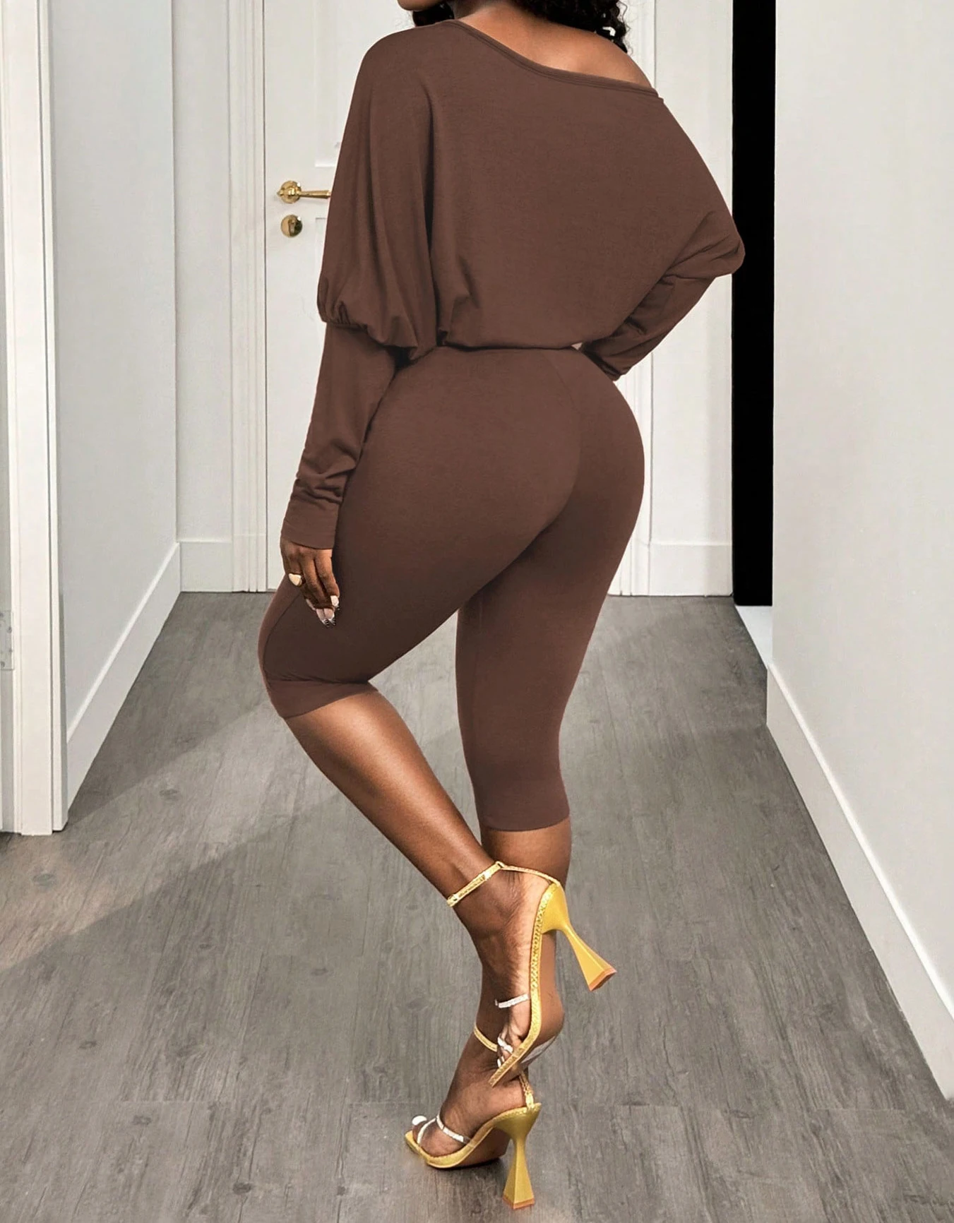 Joskaa Women Sporty 2 Piece Set Casual Solid Off Shoulder Batwing Long Sleeve Crop Top+Capri Pants Matching Streetwear Tracksuit view 2