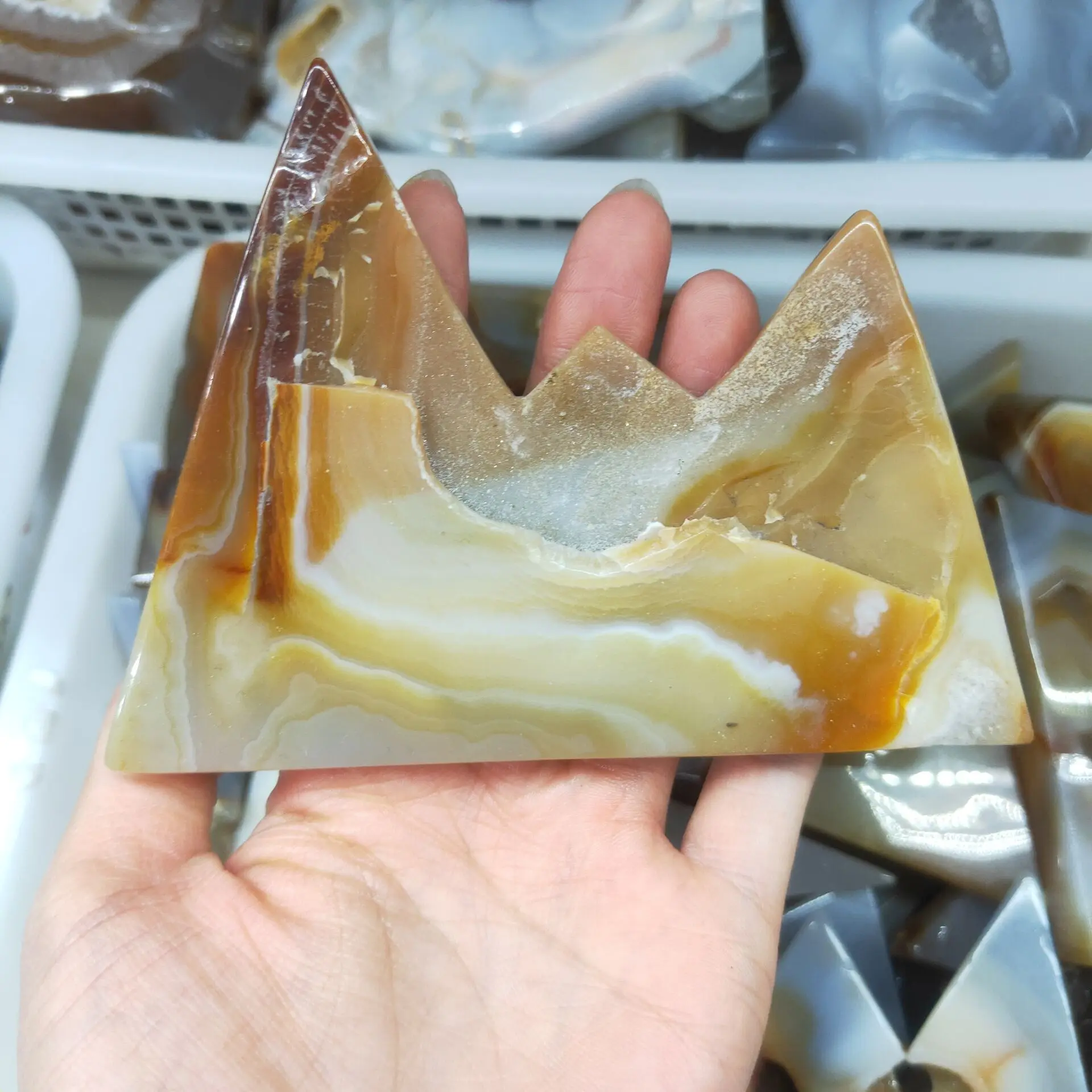 Natural raw stone agate crystal cave hand-carved lovely chevron crystal polished agate gemstone household ornaments