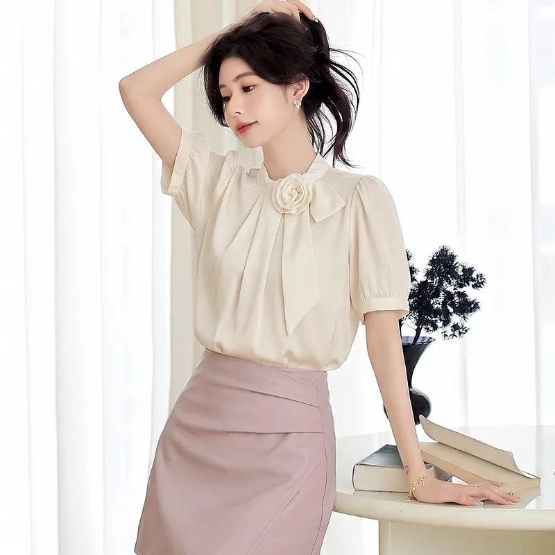 

French Solid Temperament Elegant Three-dimensional Flower Shirt Women Summer Short-sleeved Commuter Crew Neck Top Popular Trend
