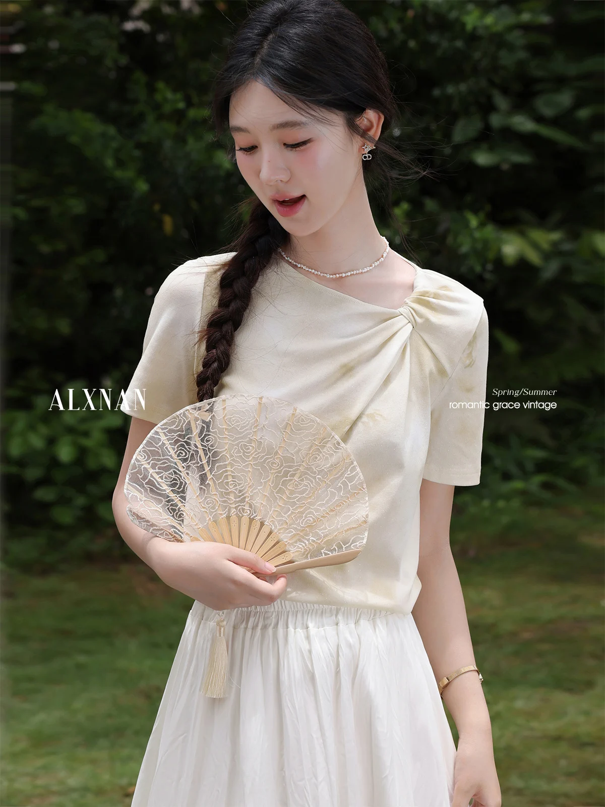 

ALXNAN Women's T-shirt Light Yellow Diagonal Collar Kink Design Short Sleeve T-shirts 2025 Summer Cotton Female Tops New L56566