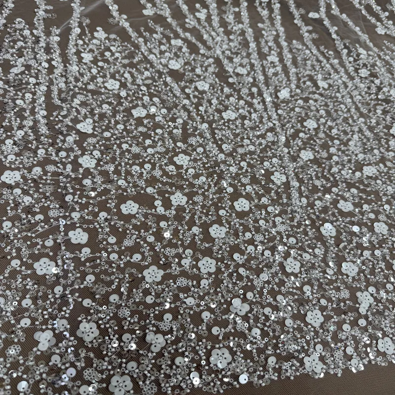 Proste srebrne cekiny, paski z koralików, paski z gałęzi drzew, koronka, haft, DIY, suknia ślubna, odzież, koronka, włóczka.