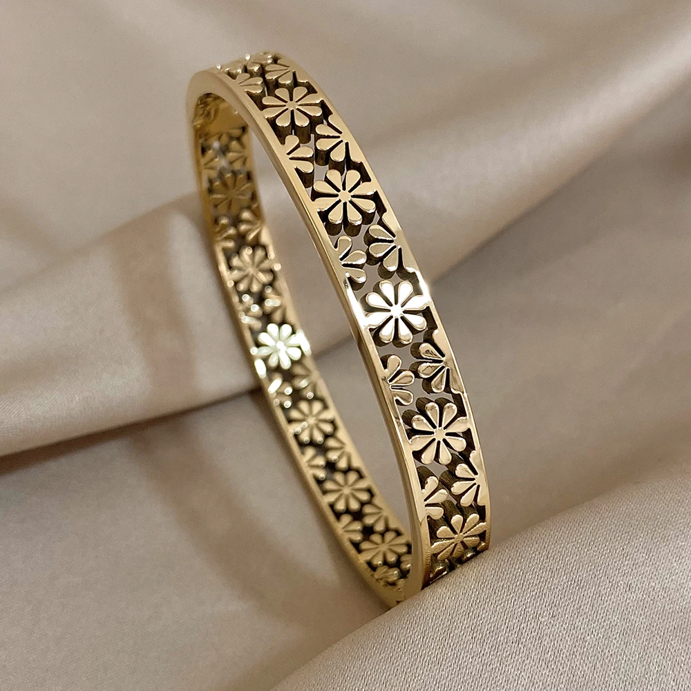 Vintage Hollow Daisy Flower Stainless Steel Cuff Bangle for Women Fashion Floral Gold Silver Color Bracelets Jewelry Gifts