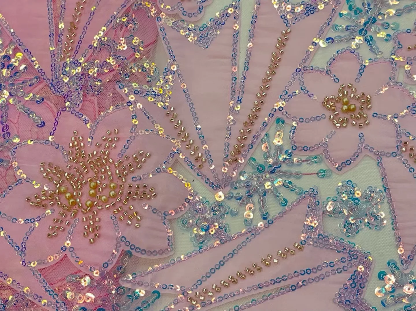 

New Fashion Embroidery Lace Fabric, Unique Sequins Design and Beads for Wedding Dress