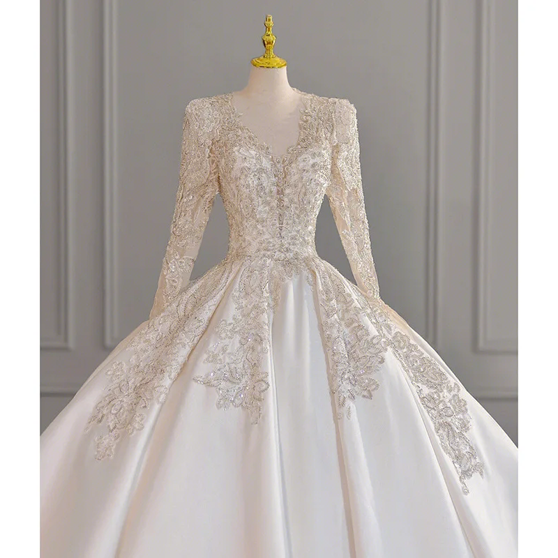 French Wedding Dress 2025 New Bridal Long Sleeve Heavy Duty V-neck Satin Satin Palace Style Qidi Landlord Wedding Dress