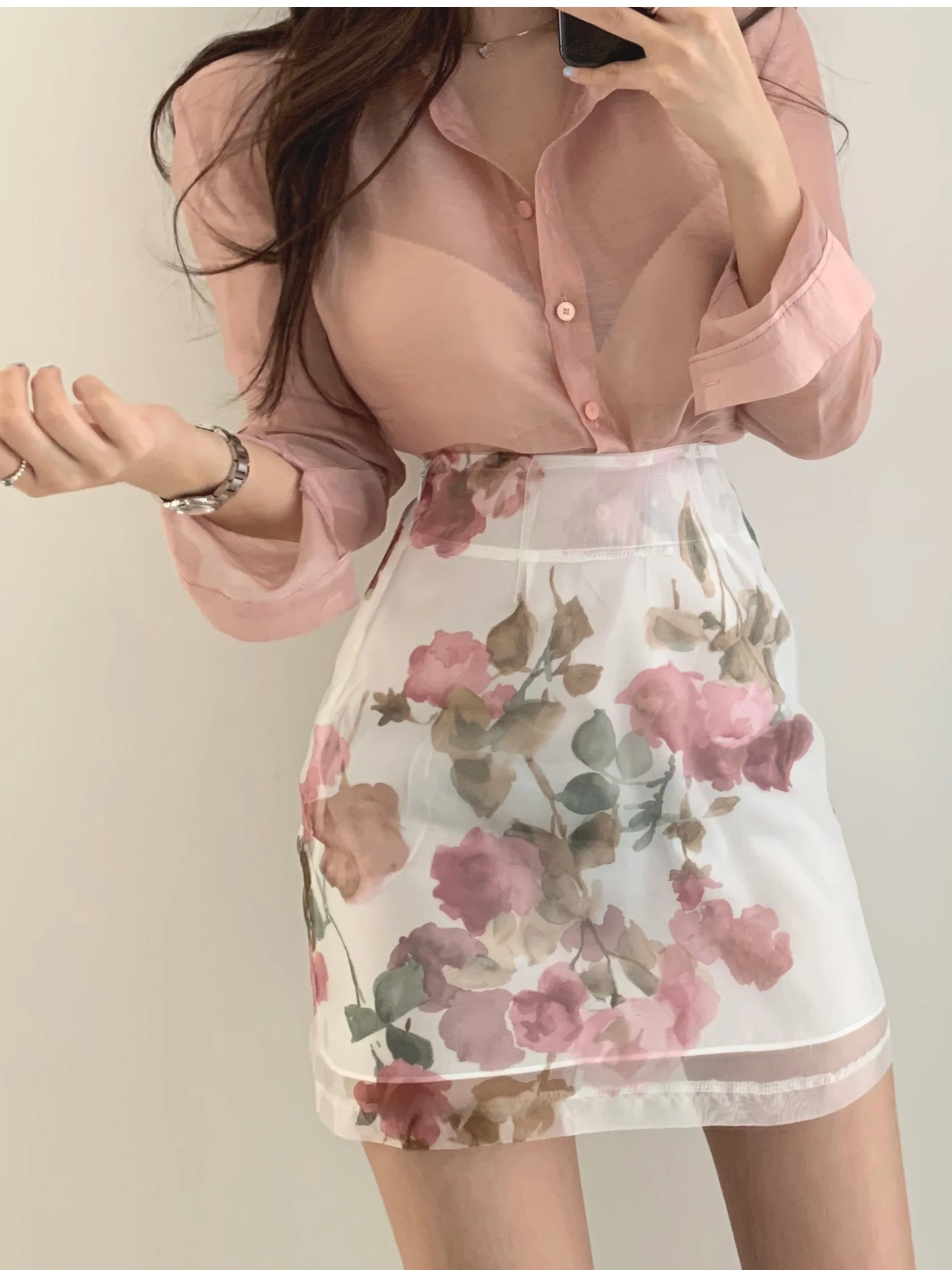 

Fashionable Floral Print Sun Protection Shirt And Half Skirt Set for Women Simple Retro Style Commute Suitable Spring Thin Lo...