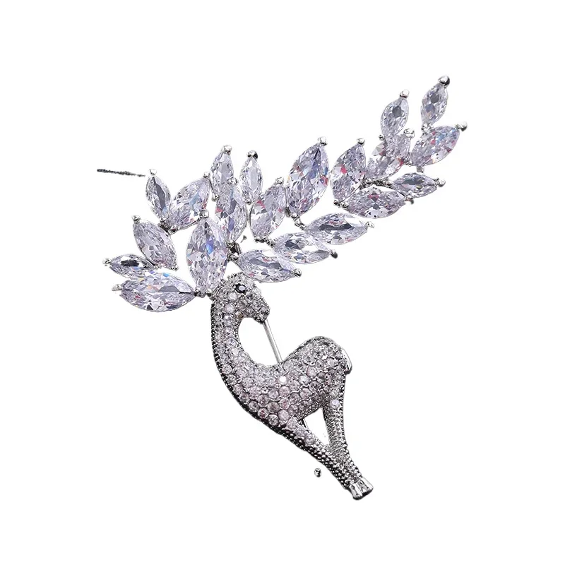 Модная брошь со стразами и пятнистым оленем, булавка для женщин и мужчин, позолоченная серебряная брошь с кристаллами в виде животных, рождественские украшения, подарки