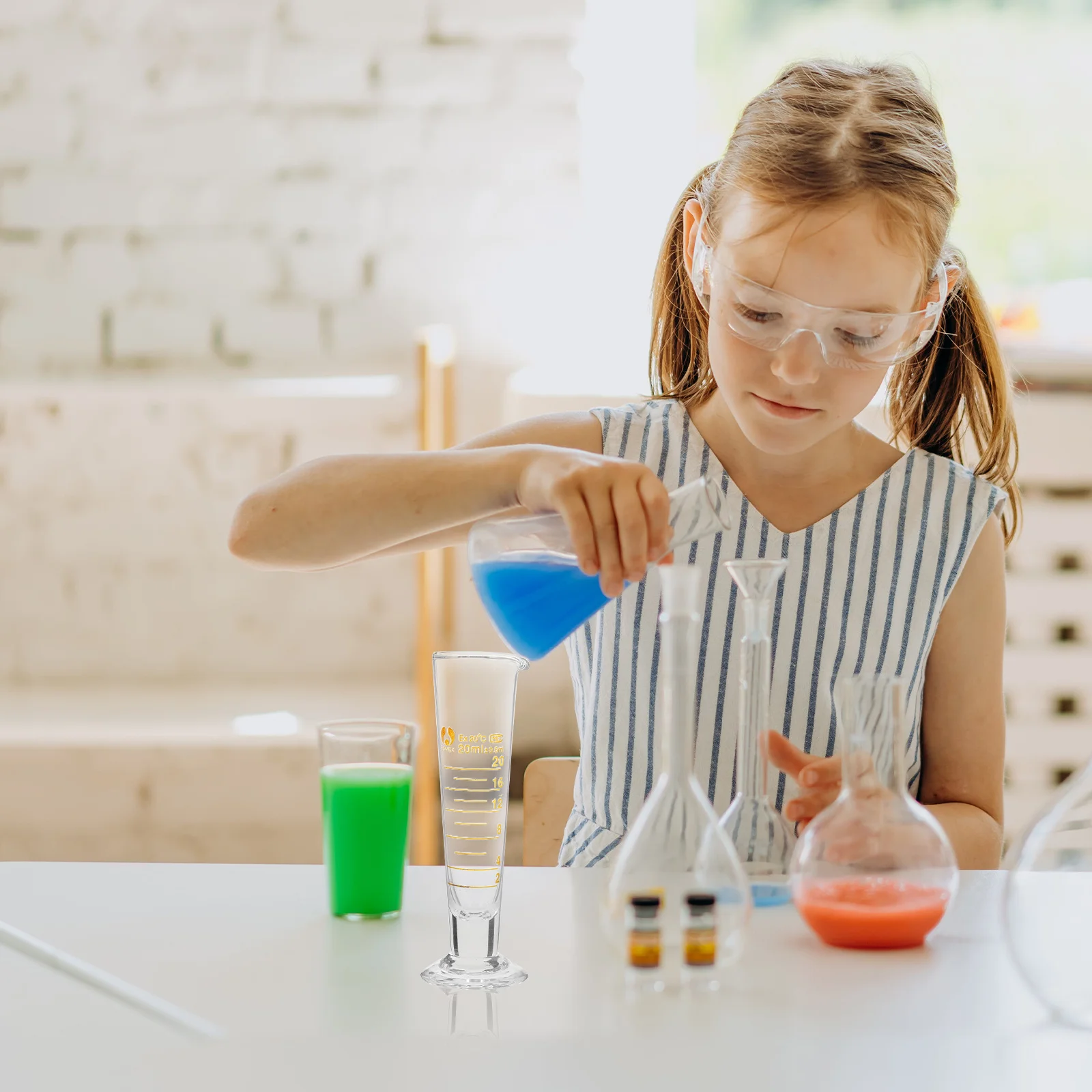 Laboratory Measuring Cup Glass Beakers Set Triangular Stable Design Clear Graduation Marks Accurate Liquid Measuring Tools