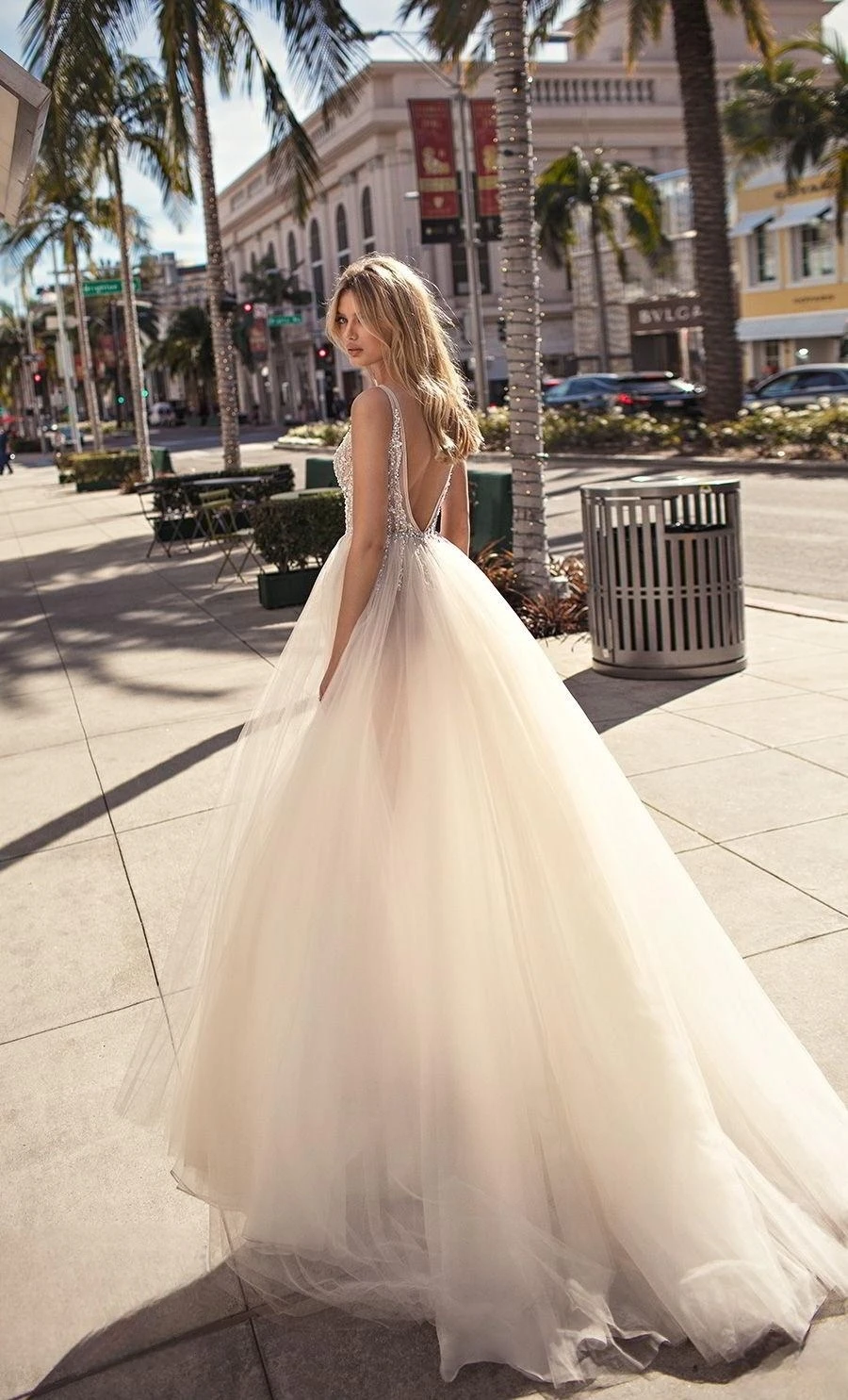Cinghie di spaghetti Abiti da sposa bianchi Semplice A-Line che borda Spacco diviso Backless Piano Lunghezza Abiti da sposa Abiti da sposa
