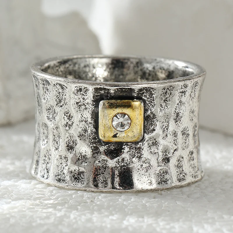 Women's Vintage Wide Face Ring Hammer Texture Two Tone Design Versatile Ring For Daily Commuting Party Vacation Jewelry