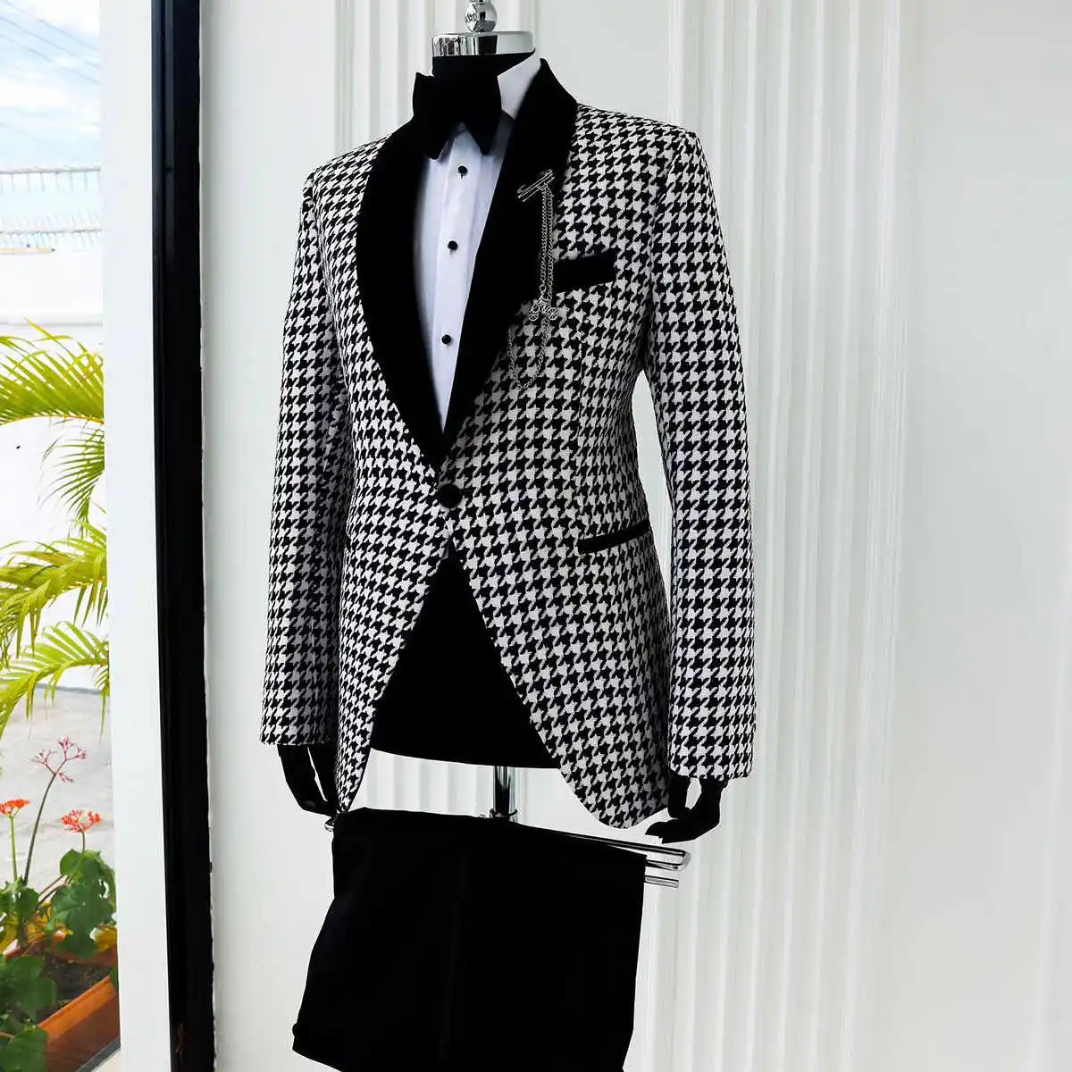 White Plaid Mens Wedding Tuxedos Shawl Lapel Ceremony Groom Wear Party Birthday Black Pants Suits 2 Pieces