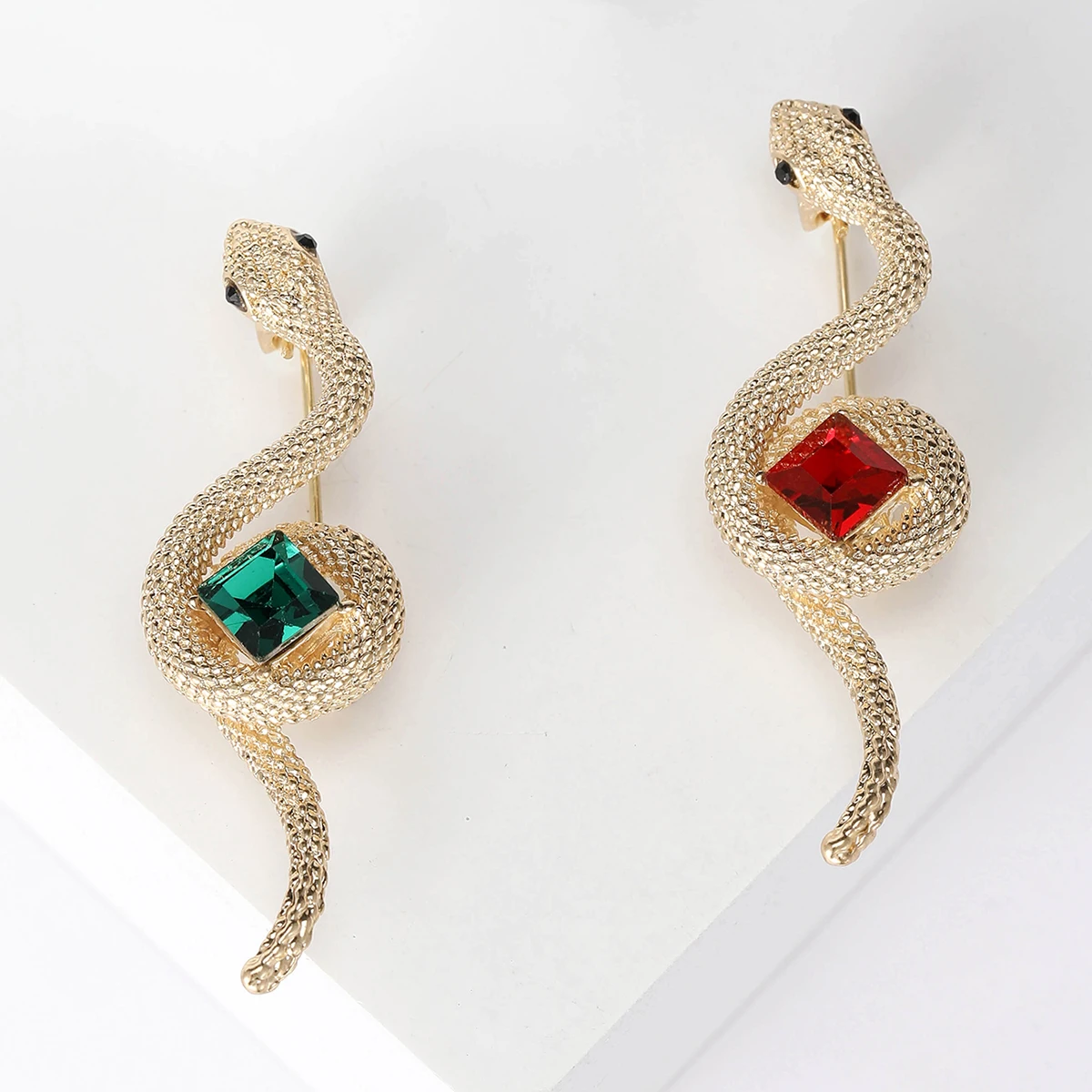 Beaut&Berry Golden Snake Brooches Rhinestone Metal Small Animal Pins 2-color Unisex Clothing Accessories Gifts Trendy Cute