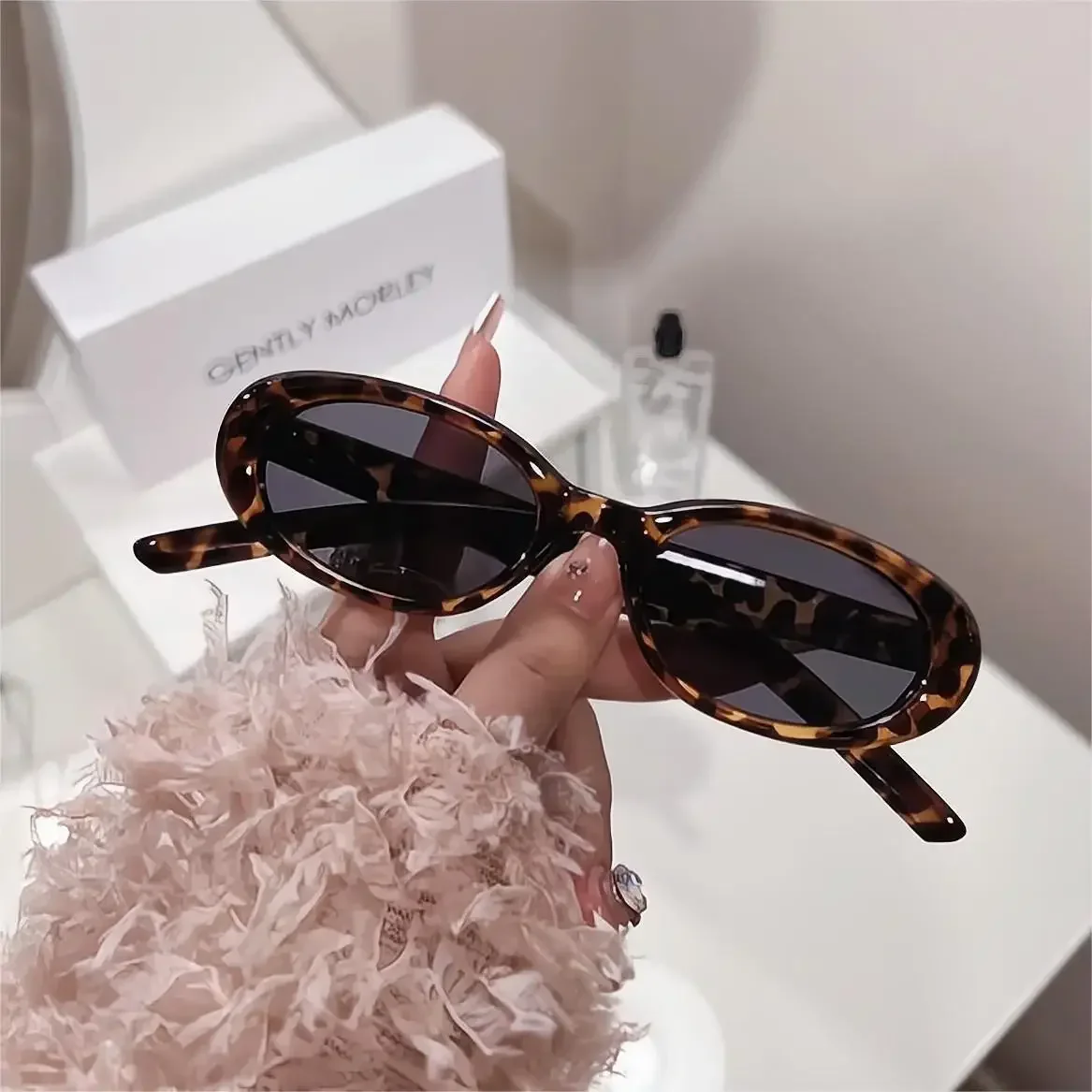 Vintage Oval Sunglasses Women New Trendy Punk Style Frame Shades Fashion Luxury Brand Designer UV400 Protection Eyewear