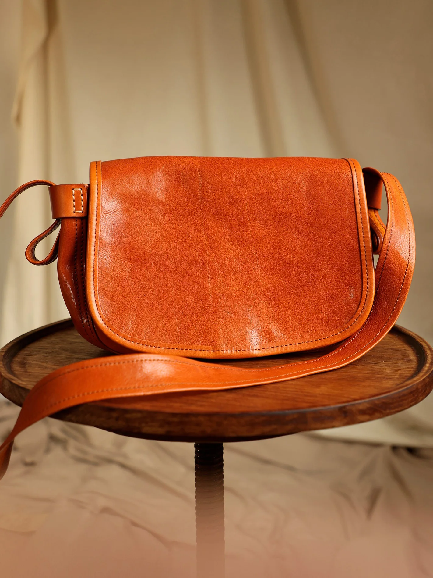 Vintage designer handmade genuine leather men's women's shoulder bag casual daily luxury vegetable tanned cowhide crossbody bag