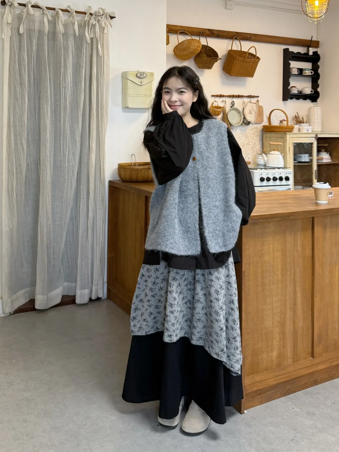 

Комплект: вязаный жилет большого размера и юбка с цветочным пэчворком на высокой талии, осенне-зимний, в корейском стиле, свободный крой