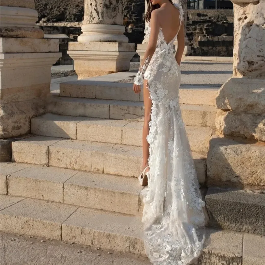 ชุดแต่งงานเจ้าสาวทรงเมอร์เมดสไตล์โบฮีเมียน แต่งลูกไม้แบบหวานๆ ยาวคลุมเท้า ประดับด้วยลูกไม้ ดีไซน์ทันสมัย ผ่าข้าง โชว์หลัง เซ็กซี่  รับตัดตามแบบ