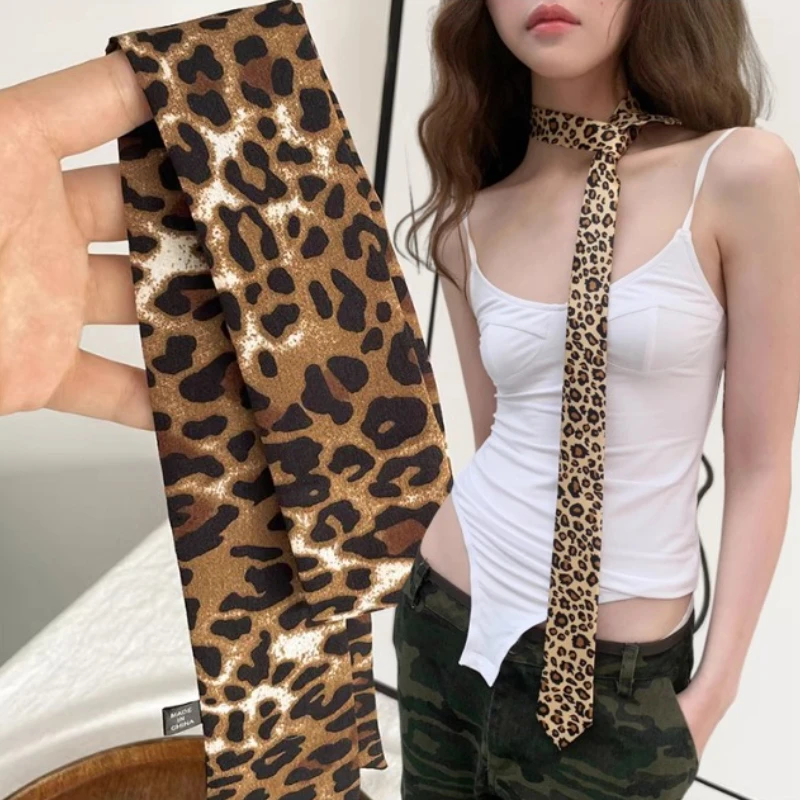 

Retro American Wild Leopard Skinny Scarf Lightweight Silk Fashion Scarf for Women Stylish Waist Head Backpack Decor Accessories