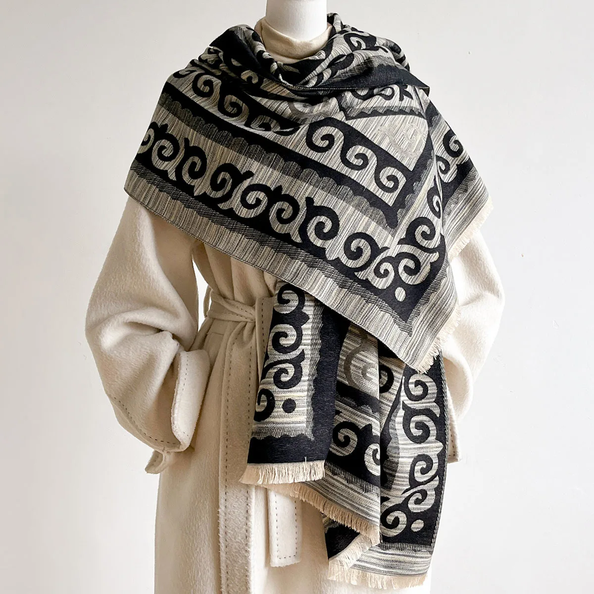 Vintage Paisley Pashmina Shawl Women Ethnic Tribal Geometric Imitation Cashmere Scarf Tassel Winter Warm Ladies Wrap Blanket