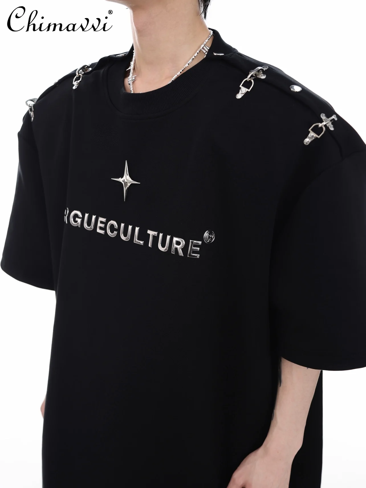 

Harajuku Fashion Streetwear Mens T-Shirt Round Neck Metal Buckle Off-Shoulder Short Sleeve Loose Casual Summer Men Oversized Top
