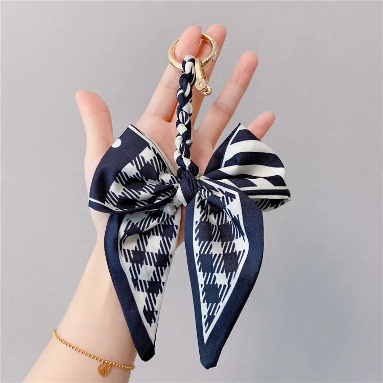 Creative Scarf Keychain for Handbag, Car, or Belt – Horse-Shoe Shape Charm with Ribbon, Bow Decor, Anti-Lost Strap