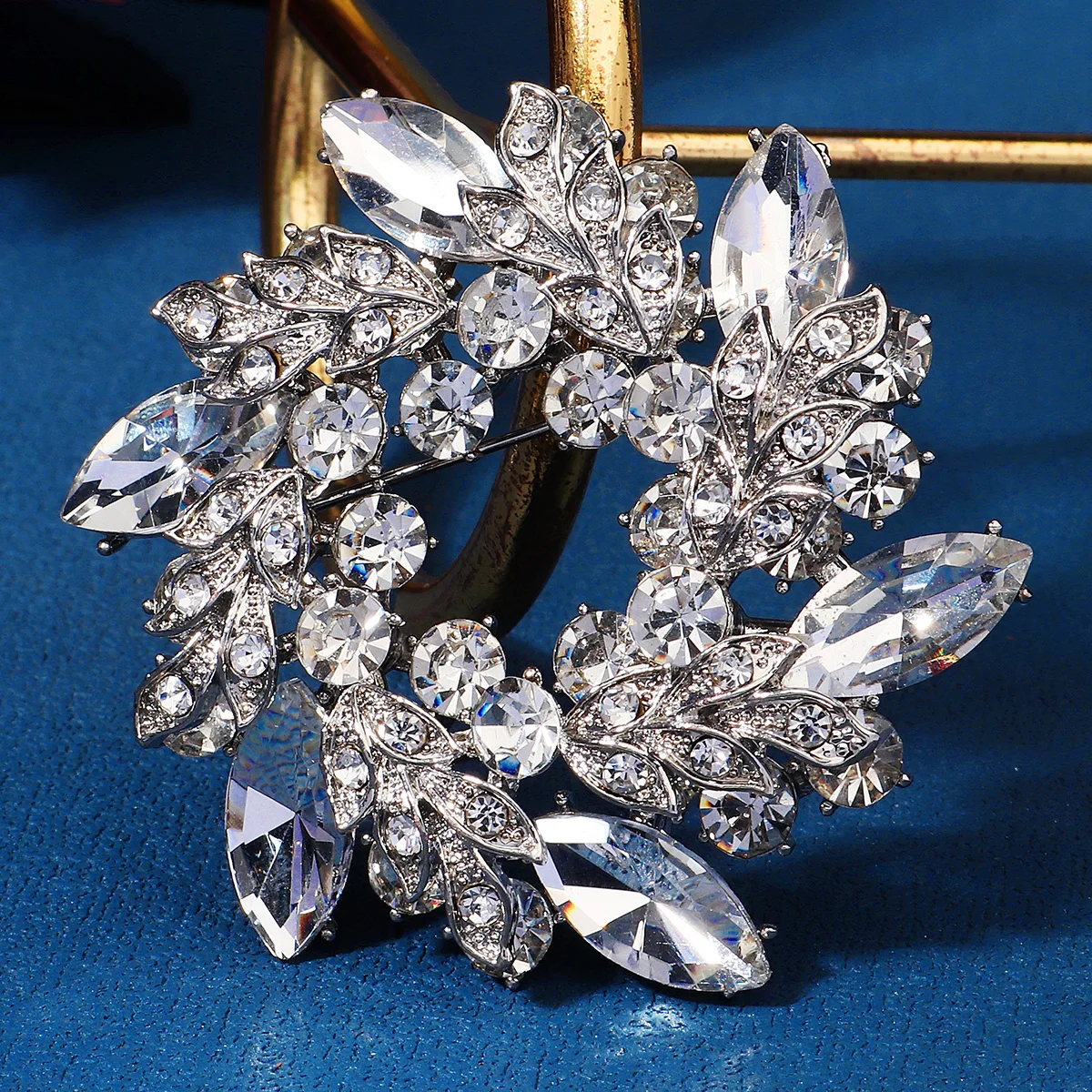 Perle Brosche Pin Schneeflocke High-End-Seide Schal Schnalle Luxus exquisite Damen bekleidung Accessoires Kleid Rock Schmuck – Detail 6