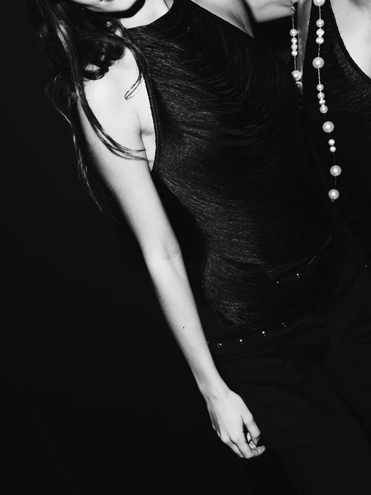 

Элегантные топы с бахромой однотонного цвета для женщин, модные приталенные блузки для вечеринок, сексуальные летние жилеты без рукавов с вырезом халтер, весна 2026