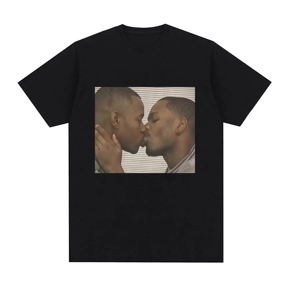 Funny Two Men Kissing Meme T Shirt Men Women Fashion Hip Hop Vintage T-shirt 100% Cotton Casual Loose Short Sleeve T-shirts Tops