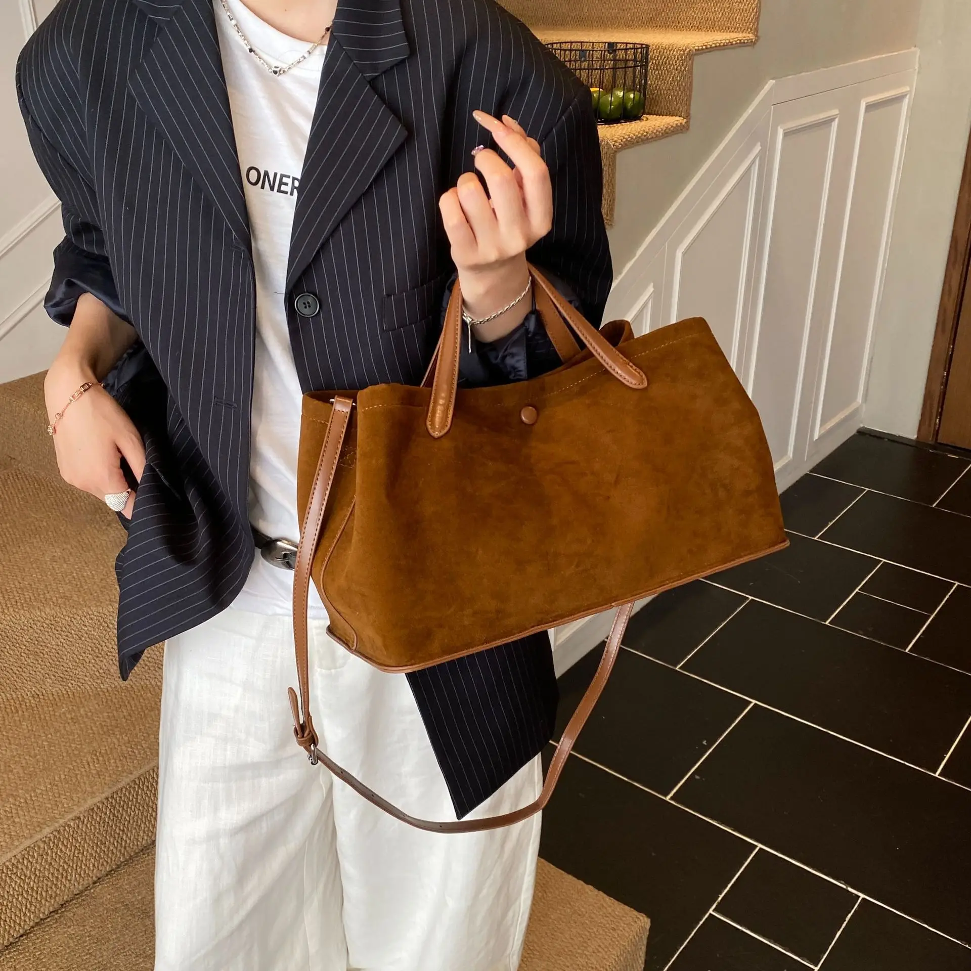 الخريف الشتاء بولي متجمد حمل حقيبة للنساء نسيج بسيط جلدية سعة كبيرة حقائب التنقل الفرنسية الرجعية حقيبة كروسبودي