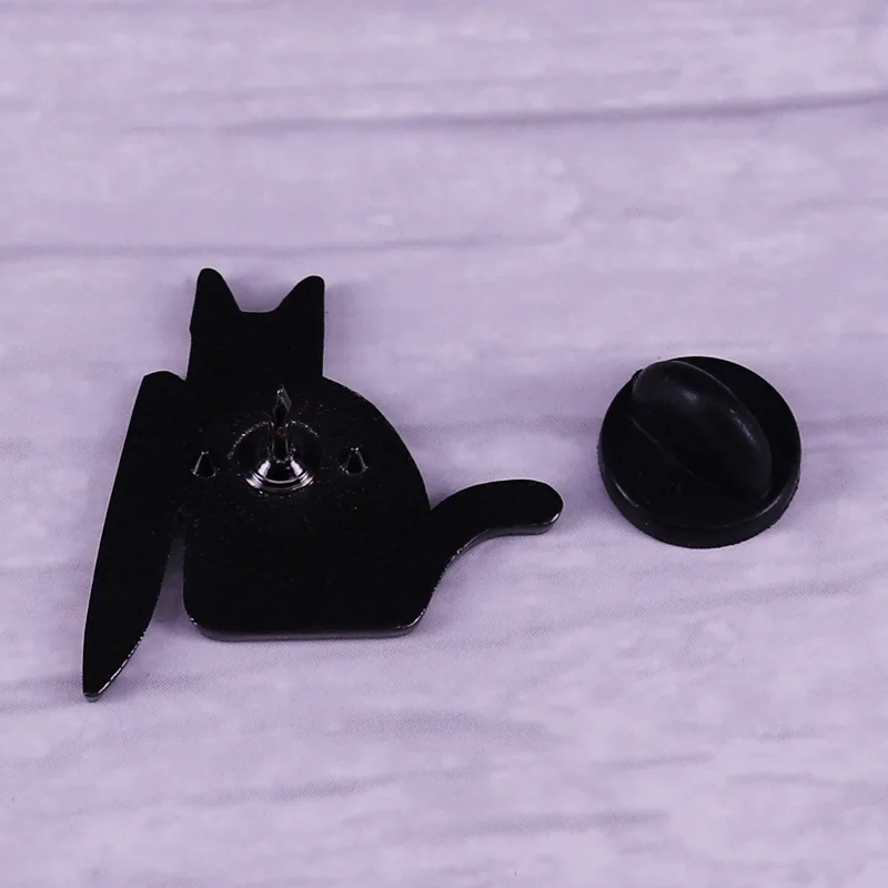 Bloody Knife Killer Black Cat Enamel Pin Gothic Animal Brooch Accessories Unique Lapel Backpack Pins Jewelry