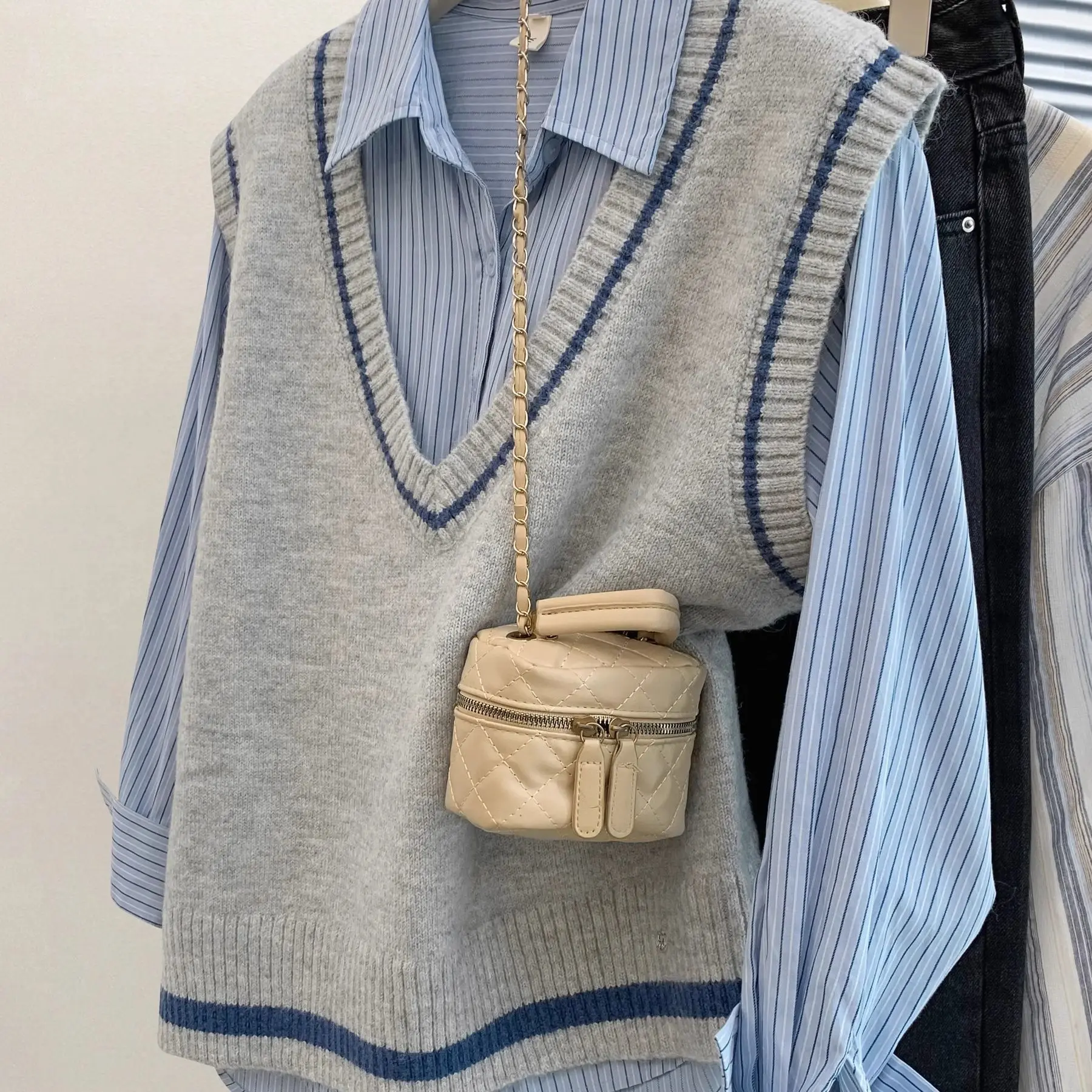 Gray V-Neck Knitted Vest Women's Autumn Shoulder Loosen Sweater Base Top Splice Inner Wear Casual Comfortable Loose Fit