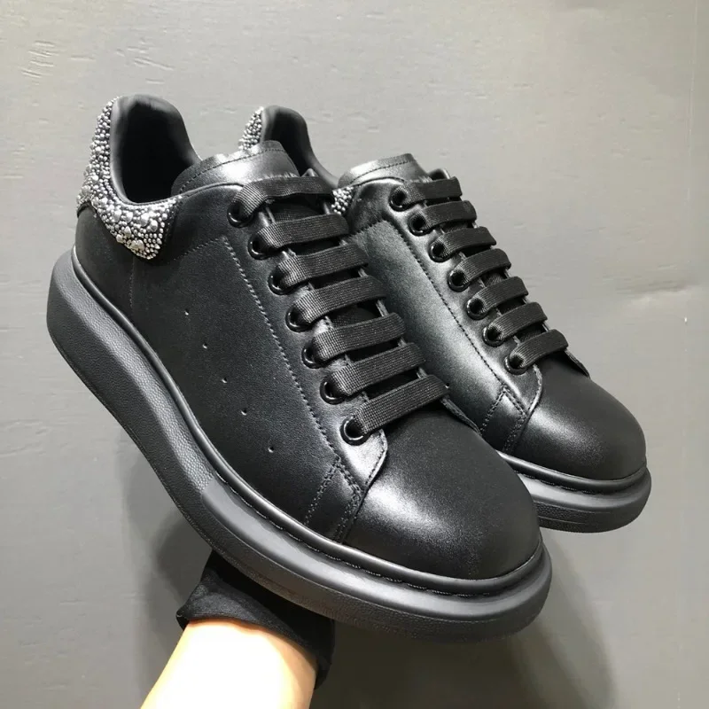 2024 Hot Luxury Low Top For Men Trainers White Black Genuine Leather Crystal Heels Flats Sneakers Sport Driving Shoes Footwear