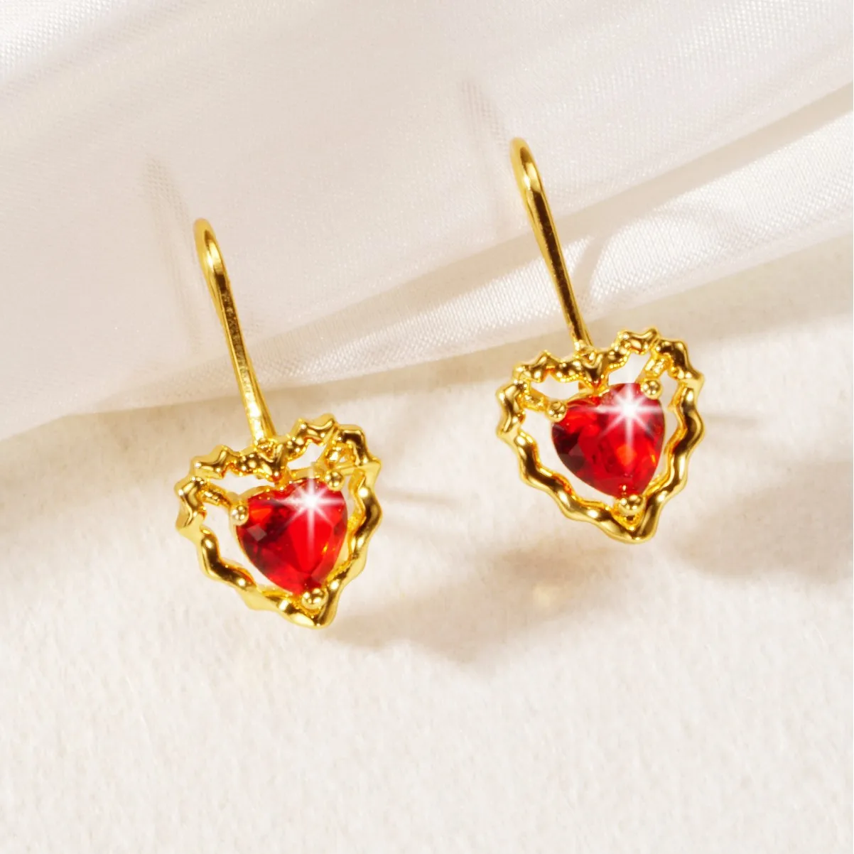 Huixing high-end sense diamond-encrusted love stud earrings women's light luxury Vietnamese sand gold heart-shaped earrings luxu