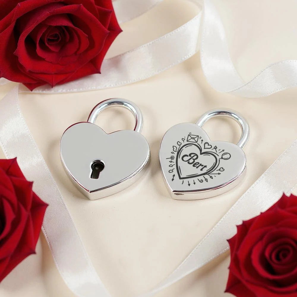 A custom-made couple's lock mini heart Lightweight and compact, easy to carry and store Lovers commitment sentimental ornament