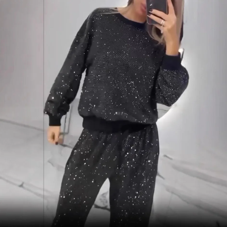 Starry sky, countless stars. Long-sleeved, round-neck, loose-fitting top with wide legs. Two-piece set.