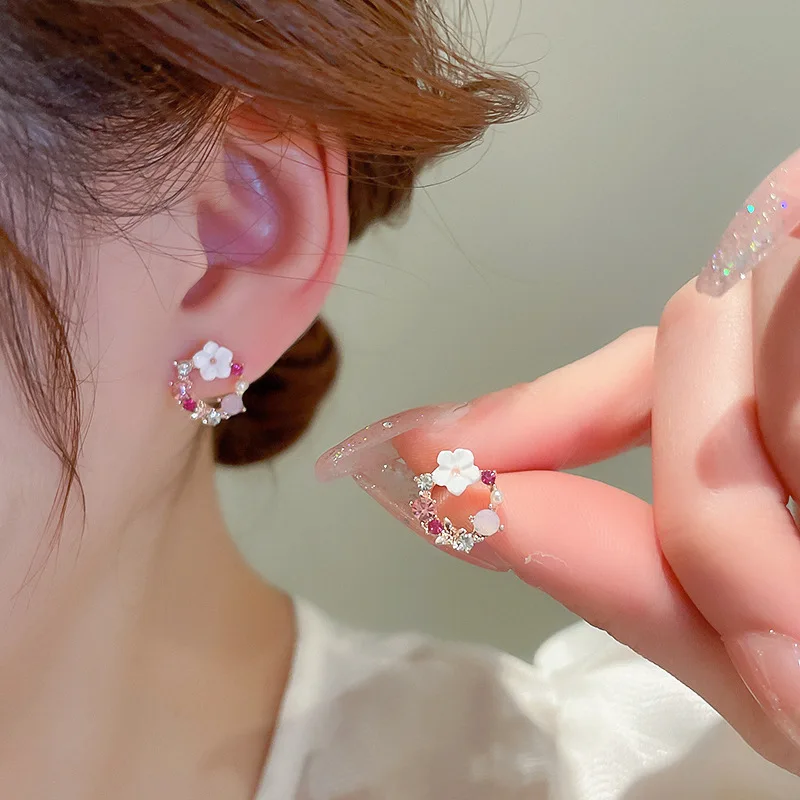 Sweet White Small Flower Stud Earrings for Women Pink Rhinestones Round Circle Earrings Hollow Geometry Retro Jewelry