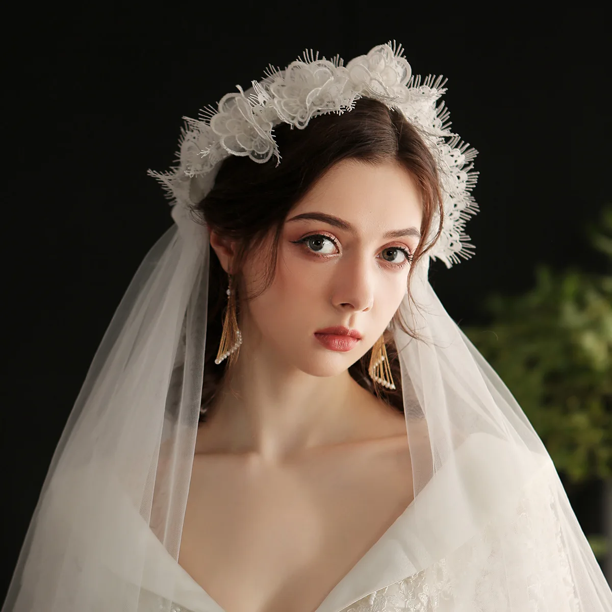 Ethereal White Lace Veil, Retro Hat-Style Bridal Headpiece, Perfect for Wedding Travel & Photography