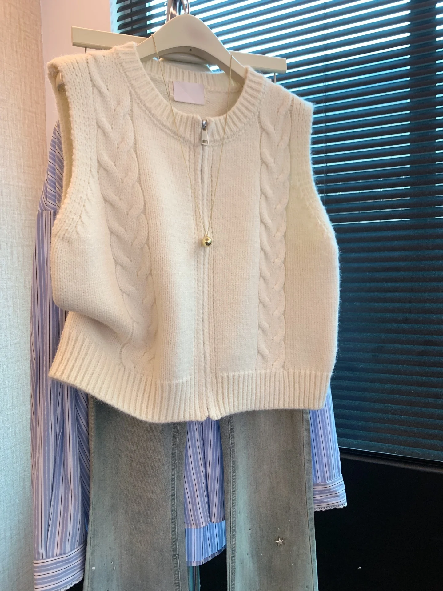 

Korean Sle Lazy Soft Knitted Vest Women's Spring 2026 Outerwear ort Zipper Sweater Vest Outerwear Loose Fit Regular Size