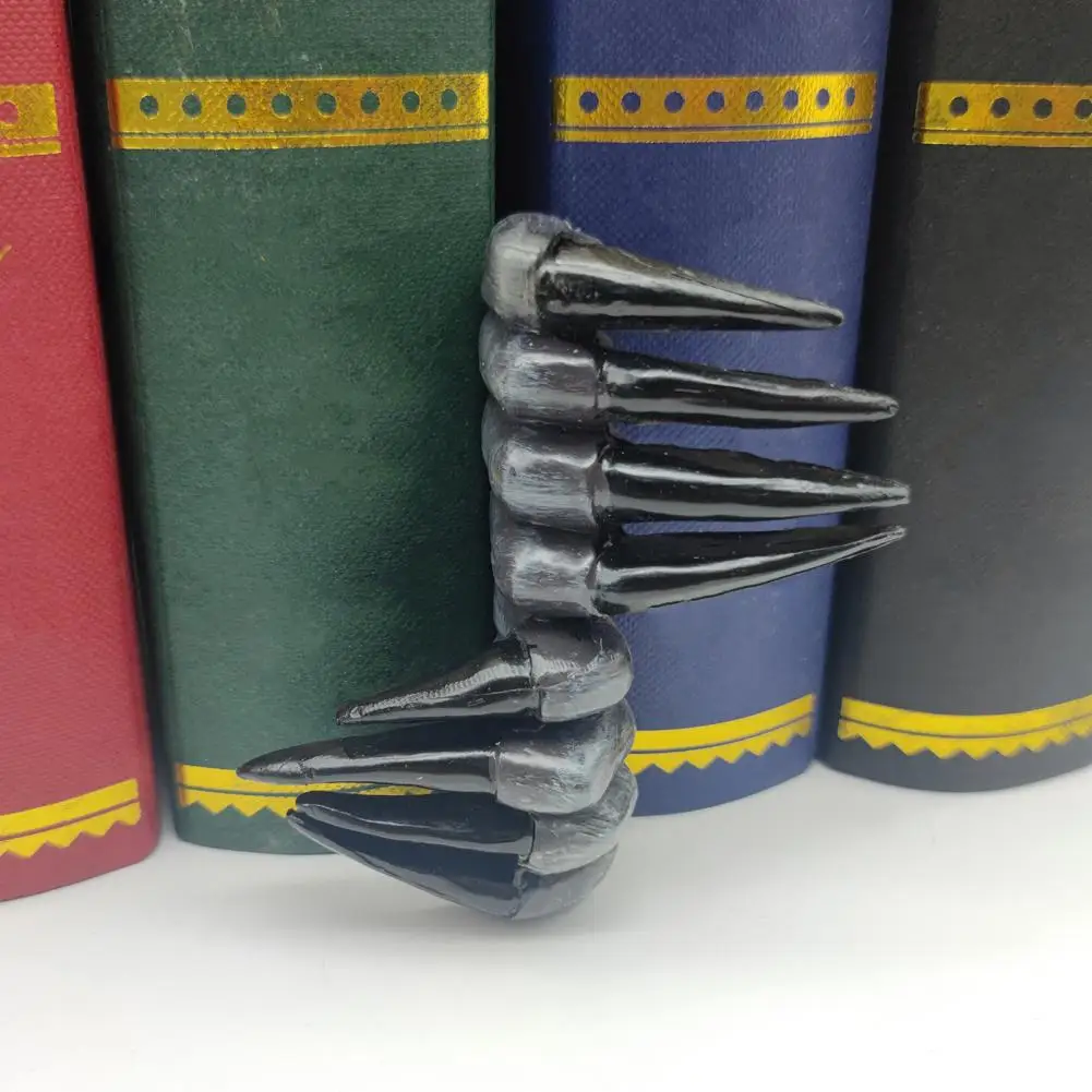 Halloween Bookmark Resin Demon Hands Bookmark Set for Book Lovers 3d Claw Devil Hand Bookmarks Unique Halloween Decor Gift Idea