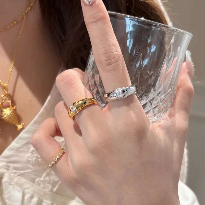 Vintage simple and fashion glossy square inlaid diamond rings for women light luxury ring couples parties jewelry gifts